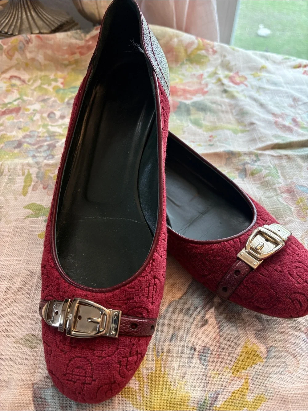 Vintage Gucci Burgundy Quilted Flats with Gold Buckle Detail 9 1/2B US - Picture 6 of 8